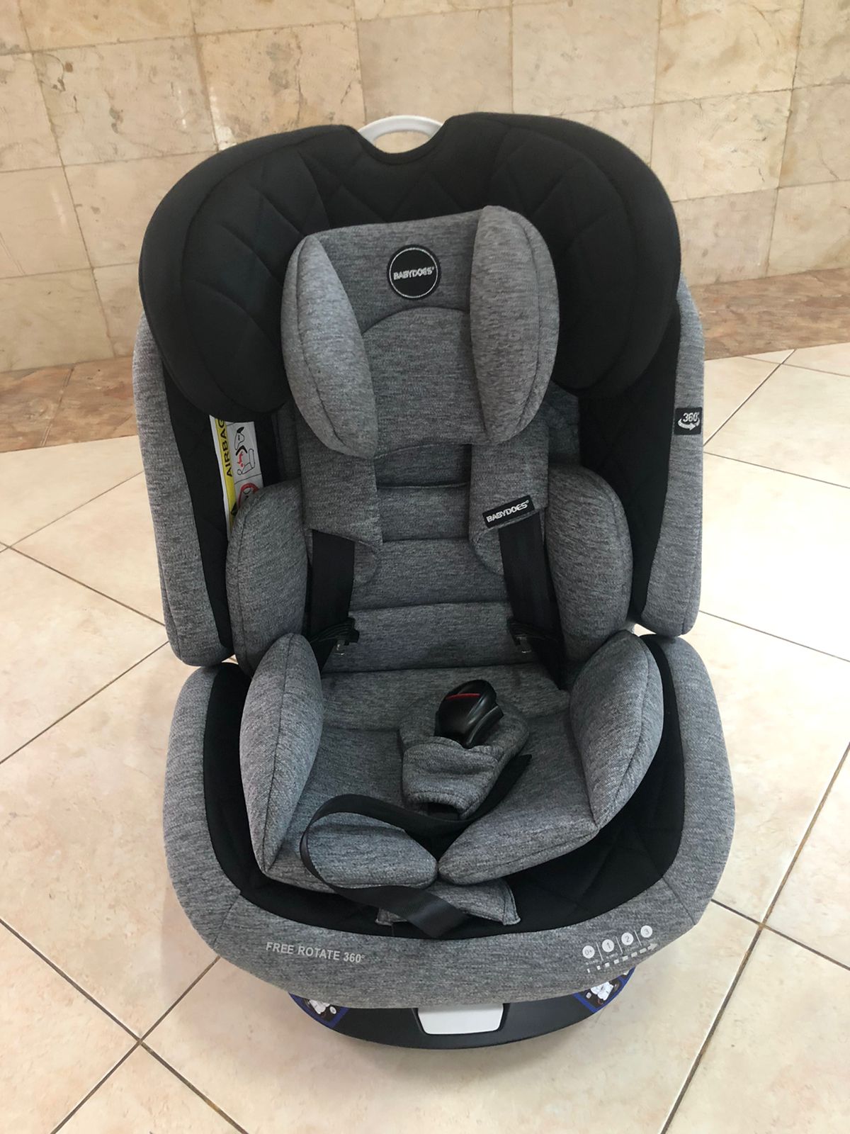 CARSEAT BABY DOES 360• FREE ROTATE
